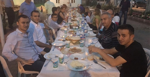 ZAHİT ŞAN ADLİYE PERSONELİNE İFTAR VERDİ