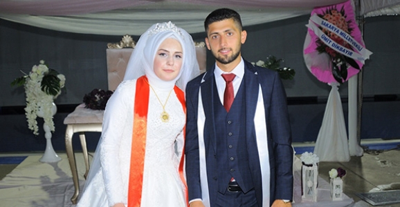 Zeynep ile Mikail Dünya Evine Girdi