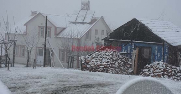 ZİRVE BEYAZA BÜRÜNDÜ