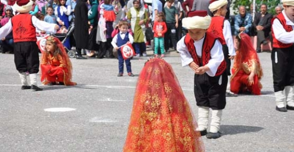 ZİRVE’DE 23 NİSAN COŞKUSU