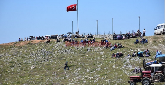 ZİRVEDE ŞEHİTLER ANILDI