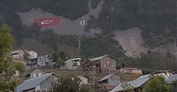 ZİRVEDEKİ ATATÜRK SEVGİSİ