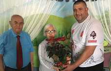 Fıght Akademi Spor Kulübünden Melek Nişancı Huzur Evine Ziyaret