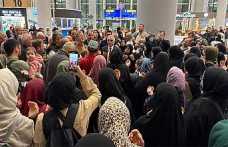 İnci’nin Girişimleri Sonuç Verdi, Umre Mağdurları Yurda Döndü