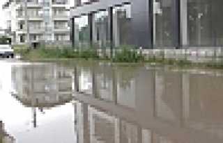 10 Dakika Yağmur Yağdı Sokaklar Göle Döndü