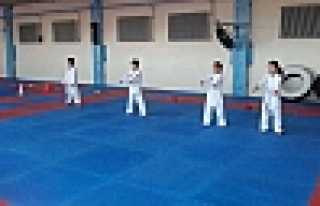 140 Sporcu Üst Kuşağa Terfi Etti