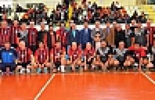200 Sporcu Hentbol  Şenliğinde Buluştu
