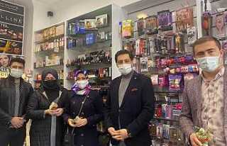 Hendek Ak Parti Çiçek Dağıttı