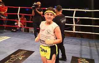 Özgenur Avcıl Rakibini Nakavt Etti