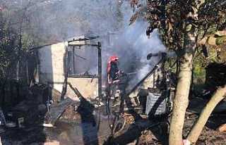 Çıkan Yangında Baraka Tamamen Yandı