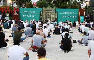 Bayram Namazı Demokrasi Meydanı’nda Kılınacak