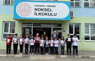 Vali Kaldırım’ın Bayram Hediyesi Kitaplar Öğrencilere...