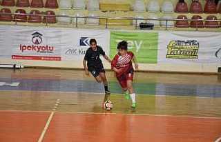 Okul Sporları Genç Kızlar Futsal Sona Erdi