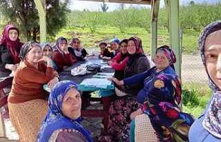 Akpınarlı Hanımlar Püsküllü Başkan Diyor!