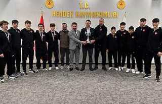 Şampiyon Güreşçiler Kaymakam Gökpınar’ı Ziyaret...