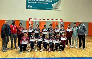 Şehit Mahmutbey Ortaokulu Yarı Finalde!