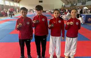 Şampiyonlar Madalyaları Topladı