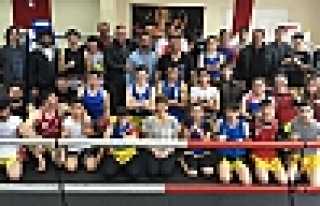 32 SPORCU KHAN SINAVINDA TER DÖKTÜ