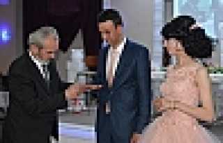 AÇBA,GENÇ ÇİFTİN NİŞAN YÜZÜKLERİNİ TAKTI