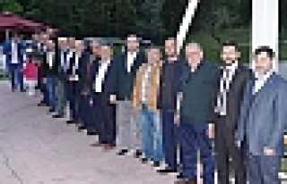 Ak Parti Hendek Teşkilatı İftar Yemeği Verdi
