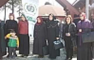 AK PARTİLİ KADINLARDAN İHH’YA DESTEK