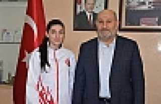 AKYÜZLÜ TÜRKİYE ŞAMPİYONASINA GİDİYOR