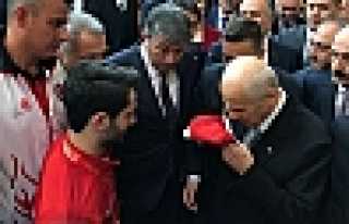 Ateş’ten Bahçeli’ye Anlamlı Hediye