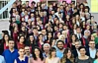 Atike Hanım Mezunlarını Uğurladı