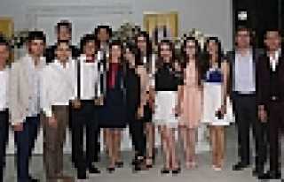 ATİKE HANIM MEZUNLARINI UĞURLADI