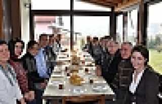 BABAOĞLU VE EKİBİ KAPI KAPI DOLAŞIYOR