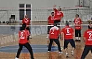 BAHAR KUPASI VOLEYBOL TURNUVASI BAŞLADI