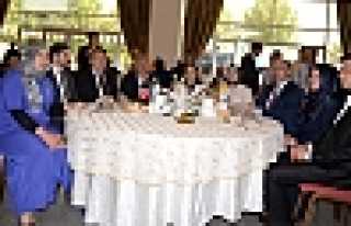 BAKAN İSLAM HENDEK’TEYDİ