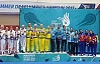 BAŞARISINI TAÇLANDIRDI