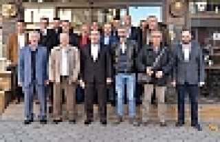 BAŞKAN PÜSKÜLLÜ BASINLA BULUŞTU