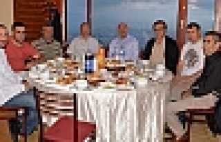 BAŞKAN PÜSKÜLLÜ BASINLA İFTAR YAPTI