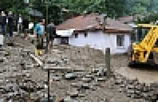 BAYRAKTEPE MAHALLESİNDE HEYELAN