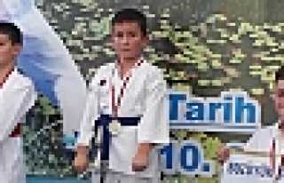 Bilgiç Kardeşler Ailelerinin Onuru Oldular