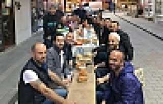 Birlikte Oruç Açtılar