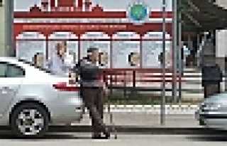 BU DURAK AYAKTA BEKLEMEK İÇİN 