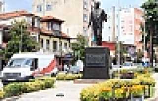 CADDELER ÇİÇEKLENİYOR