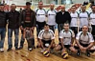 ÇAMSAN KUPA'YA GÖZ KIRPIYOR