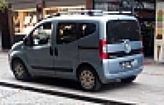 Resmi Plakalı Araçtan Kaldırım İhlali