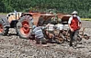 Çiftçiler Gününü Tarlada Kutladılar