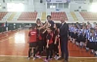 Çocuk Oyunlarında Mendil Kapmaca