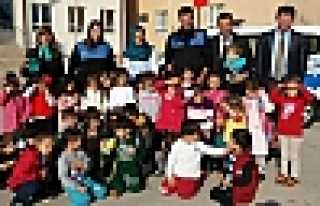 ÇOCUKLAR POLİSLERİ ÇOK SEVDİ