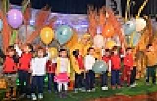 ÇOCUKLAR TİYATROYLA DOYASIYA EĞLENDİ