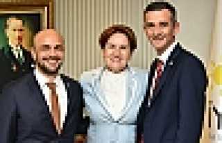 Dikbayır’ın Rozetini Akşener Taktı