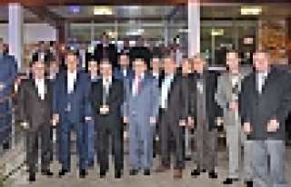 DÖVİZİNİ BOZ, OYUNU BOZ