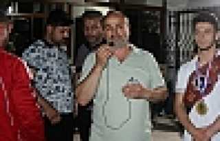 Dünya Şampiyonuna  Görkemli Karşılama 