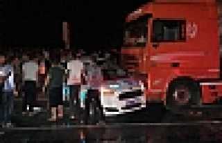 Ekip Otosu ile Tır Çarpıştı 1 Yaralı